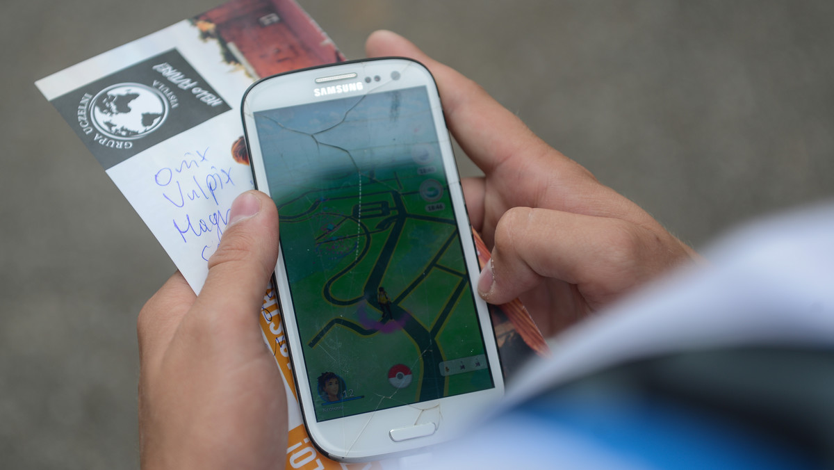 16-latek cudem uniknął zderzenia z autobusem. W trakcie jazdy rowerem szukał razem z kolegami pokemonów. W pewnym momencie zauważył jadący z naprzeciwka autobus. Nastolatkowi udało się w ostatniej chwili zeskoczyć z roweru, który następnie wpadł pod koła autobusu.