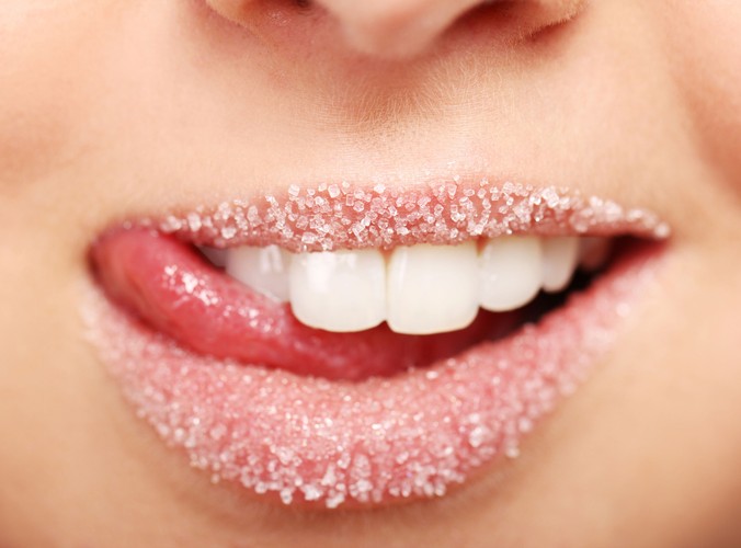 Błąd nr 5: podtrzymywanie penisa bardzo długimi paznokciami