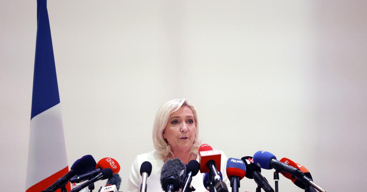 Le Pen ne veut pas de la France dans les structures militaires de l’OTAN.  Il partage donc la vision de la Pologne et de la Hongrie