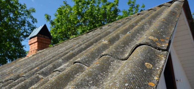 Te dachy muszą zniknąć. Właściciele domów muszą liczyć się z kosztami