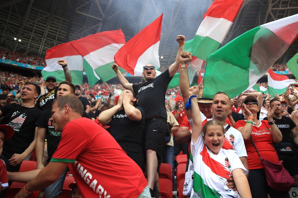 Węgry - Francja: szaleństwo na trybunach. Puskas Arena ...