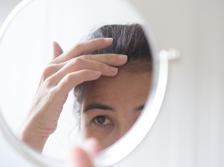 Zwiększone wypadanie włosów po Covid-19. Problem dotyczy nawet 1/3 ozdrowieńców