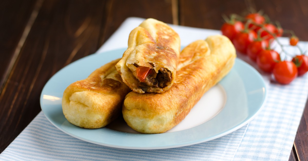 Két nagy nyári kedvenc egy receptben: lecsóval töltött lángos