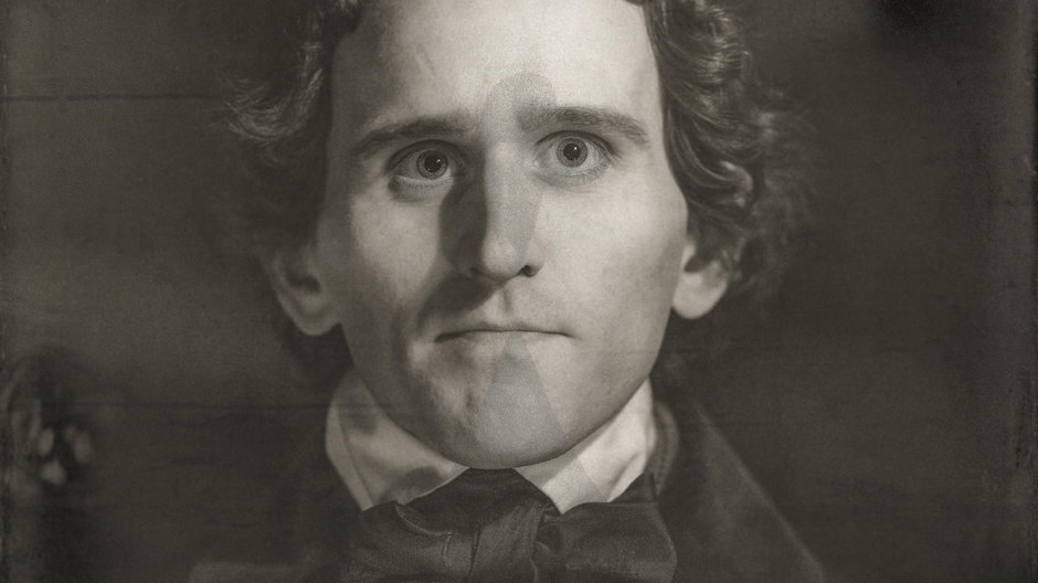 Harry Melling jako Edgar Allan Poe w filmie "Bielmo"