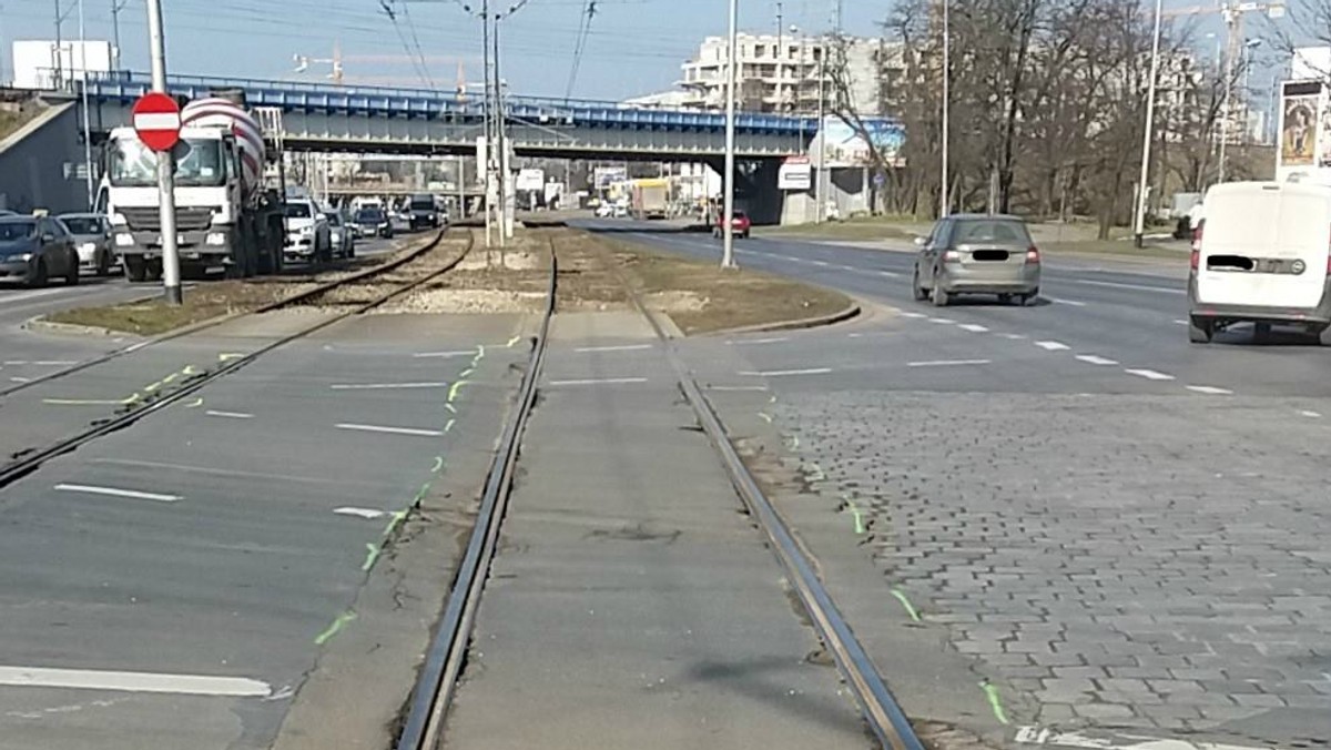 Od 1 kwietnia w dziewięciu lokalizacjach rozpocznie się naprawa wrocławskich torowisk. Dodatkowo w trzech miejscach szyny zostaną zeszlifowane. Prace, które będą prowadzone nocami, potrwają do końca sierpnia.