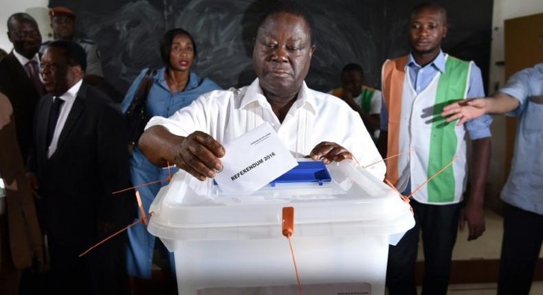 Former Ivory Coast President Henri Konan Bedie casts his vote at a polling station in Abidjan, on October 30, 2016, during a referendum on a new constitution