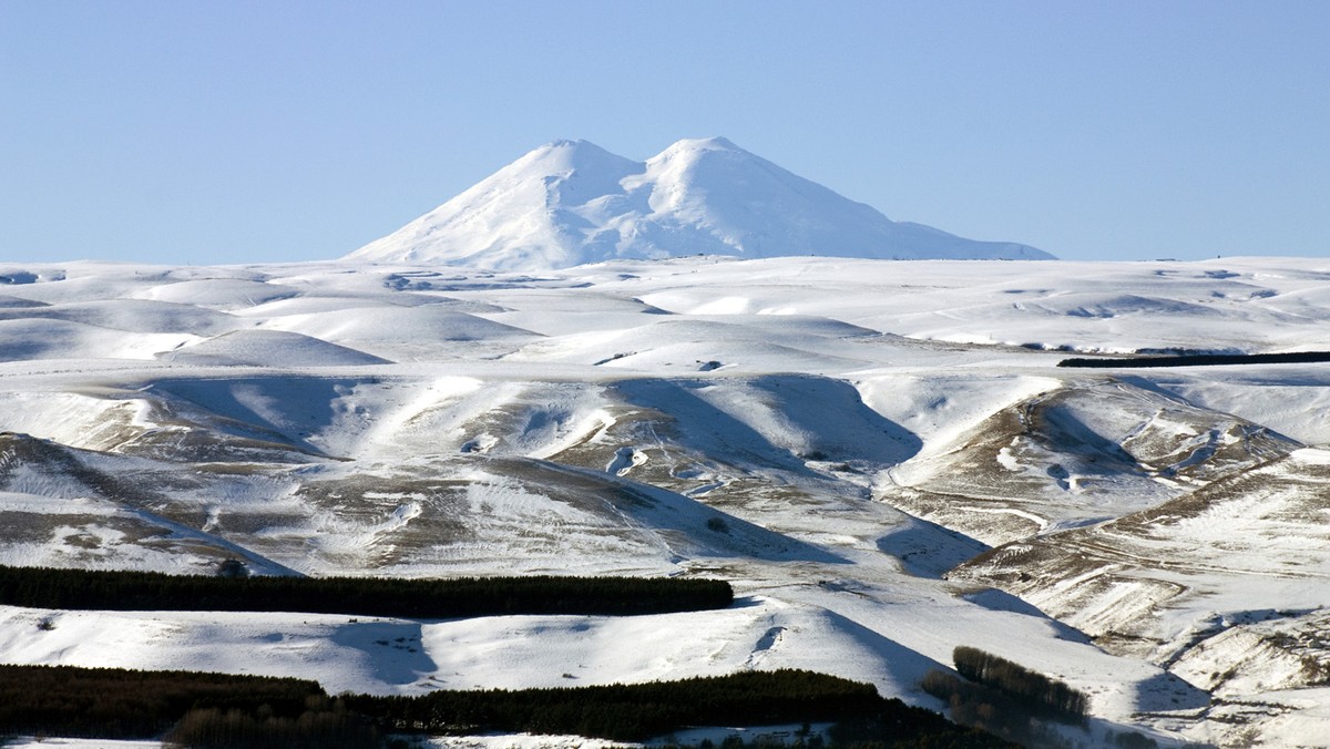 Trzej polscy alpiniści zaginęli w drodze na Elbrus - najwyższy szczyt Kaukazu. Jak dowiedział się reporter RMF FM, poszukiwania wspinaczy zawieszono ze względu na zapadający zmrok.