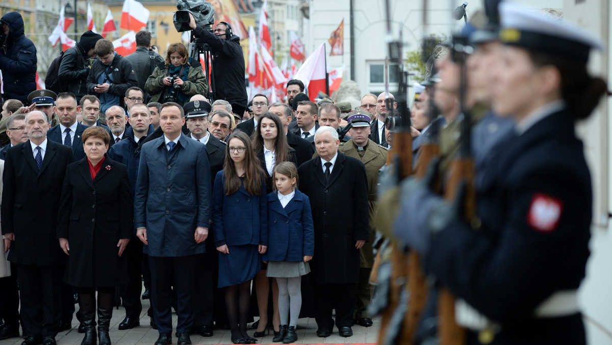 WARSZAWA 6. ROCZNICA KATASTROFY SMOLEŃSKIEJ PAŁAC PREZYD (Antoni Macierewicz, Beata Szydło, Andrzej Duda, Marta Kaczyńska z córkami, Jarosław Kaczyński)