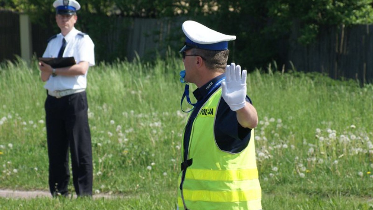 Jak zachować się, gdy policjant kieruje ruchem? Kielce: policja zrobiła film