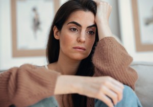 Neurotransmiteri uključuju serotonin i dopamin,   imaju glavnu ulogu u regulisanju našeg raspoloženja.