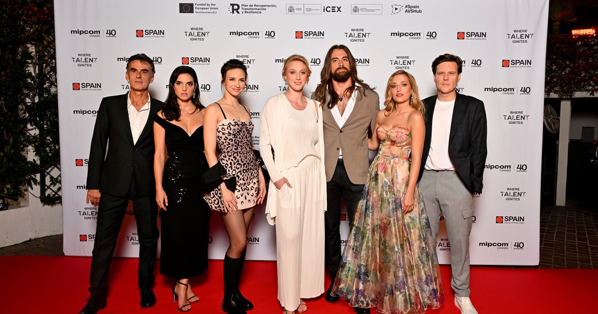 Így vonultak a magyar színészek a cannes-i vörös szőnyegen – fotók