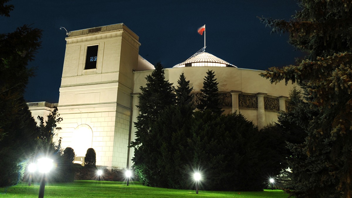 Sejm głosuje nocą