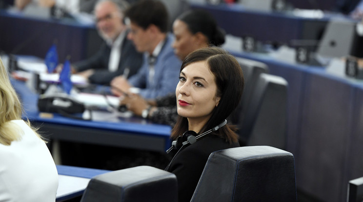 Cseh Katalin, a Momentum képviselője az Európai Parlament (EP) plenáris ülésén Strasbourgban / MTI/Koszticsák Szilárd