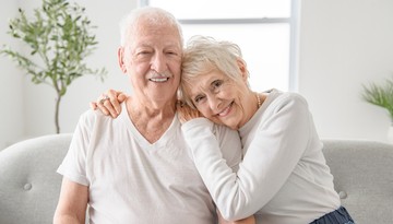 Darmowe świadczenia dla seniorów 2025. Lista usług i przywilejów w całej Polsce