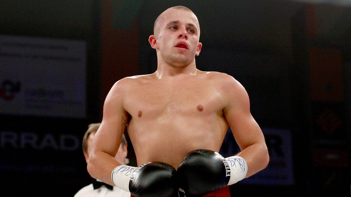 W pojedynku kategorii piórkowej na gali organizowanej w Londynie Kamil Łaszczyk (22-0, 8 KO) pokonał na punkty Ignaca Kassaia (20-49-2, 6 KO). Dla Polaka był to pierwszy tegoroczny występ na zawodowym ringu.