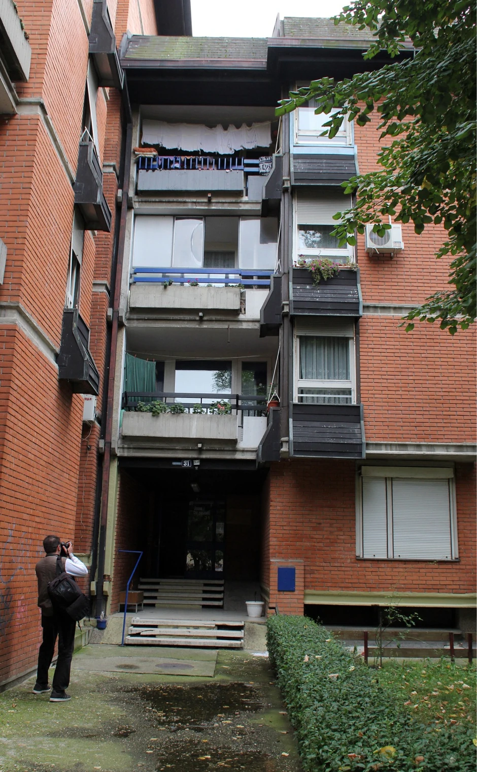 Ispred ove zgrade ubijen je Paja Stojanović pre 5 godina