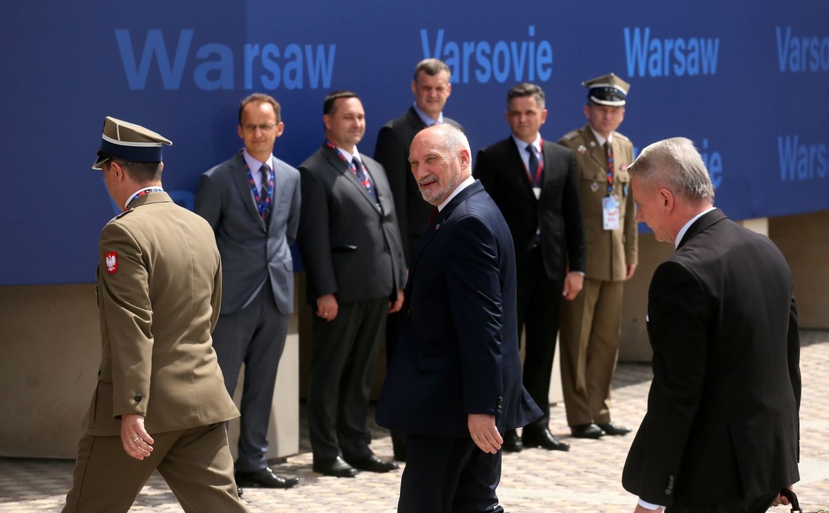 Antoni Macierewicz przybył na szczyt NATO na Stadion Narodowy