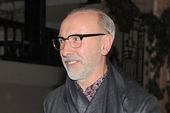 OVO JE JEDINA SLIKA DINA MELINA SA SUPRUGOM AMELOM I ĆERKOM Njegova žena se ne pojavljuje u javnosti: Pevač sa kovrdžavom kosom