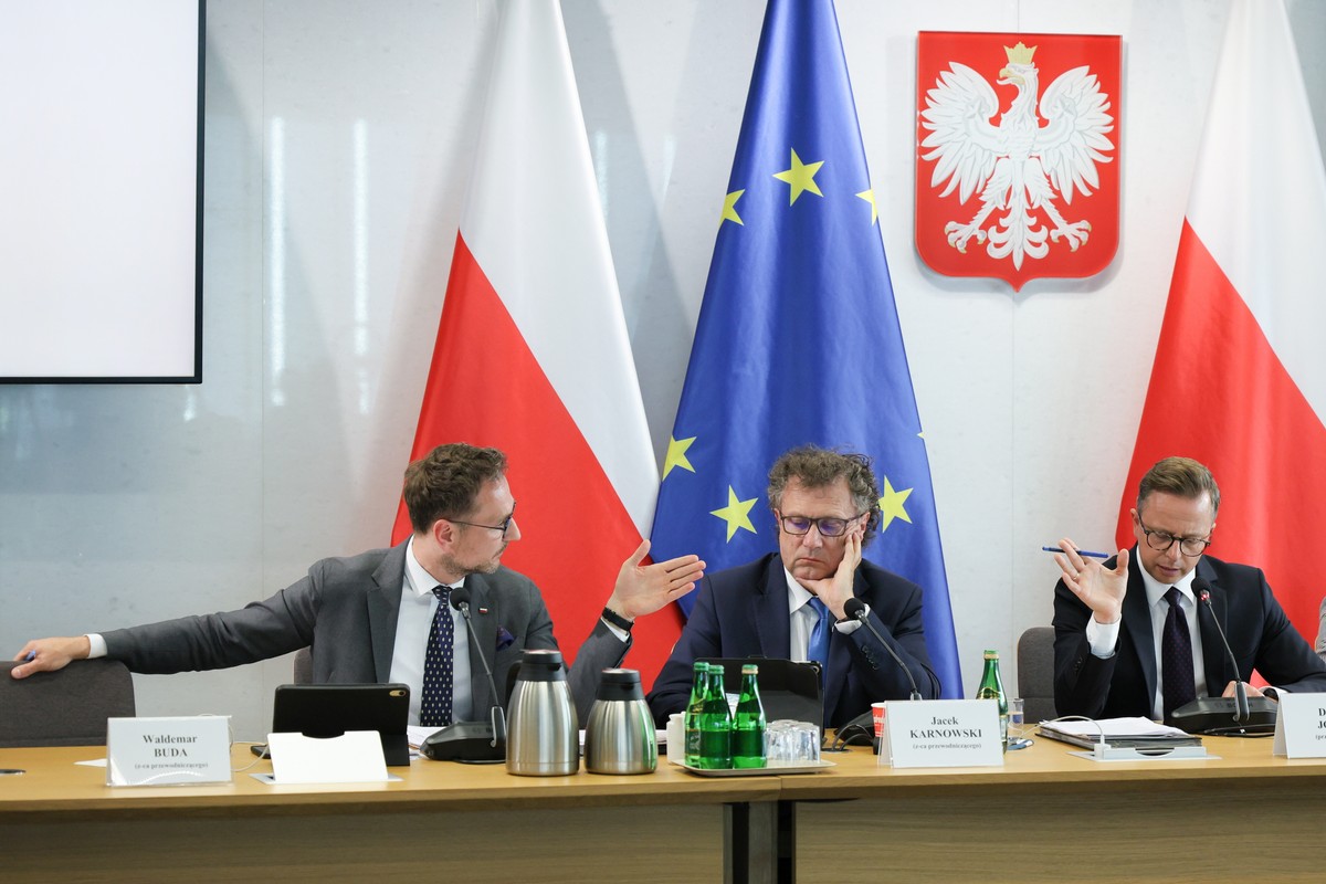 Joński nie wytrzymał. Buda wykluczony z posiedzenia komisji za "nieuka basenowego"