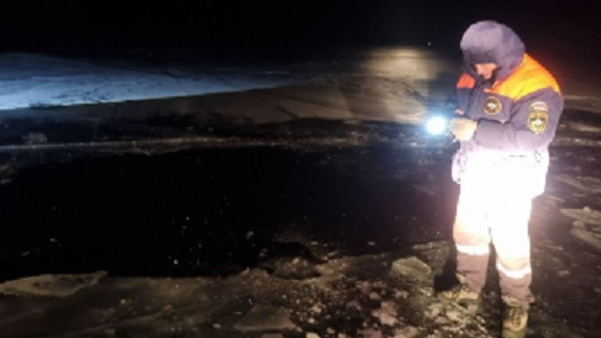 Bajkalsko jezero, upao automobil kroz led