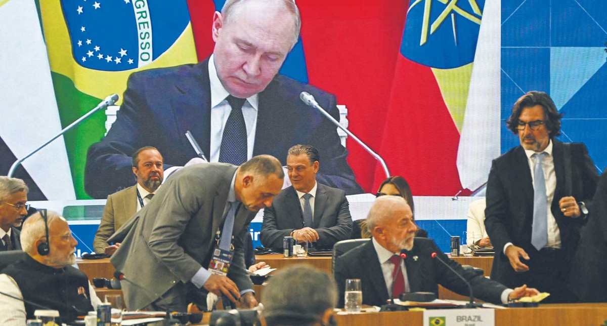 Sesja szczytu BRICS ze zdalnym udziałem Władimira Putina. Rio de Janeiro, 6 lipca 2025 r.