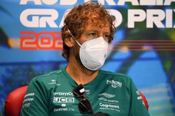 Sebastian Vettel ukarany za... jazdę skuterem po torze w Melbourne