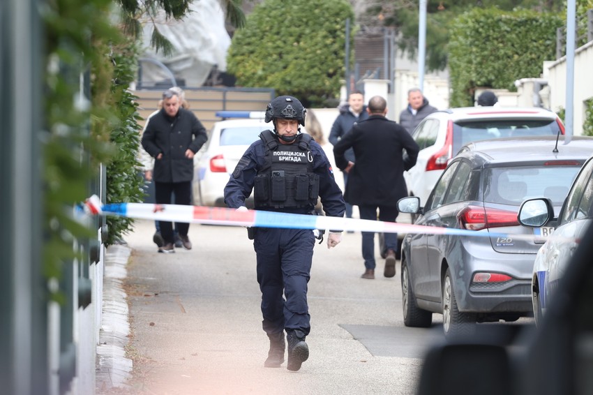 Kuća Zdravka Čolića bačena bomba