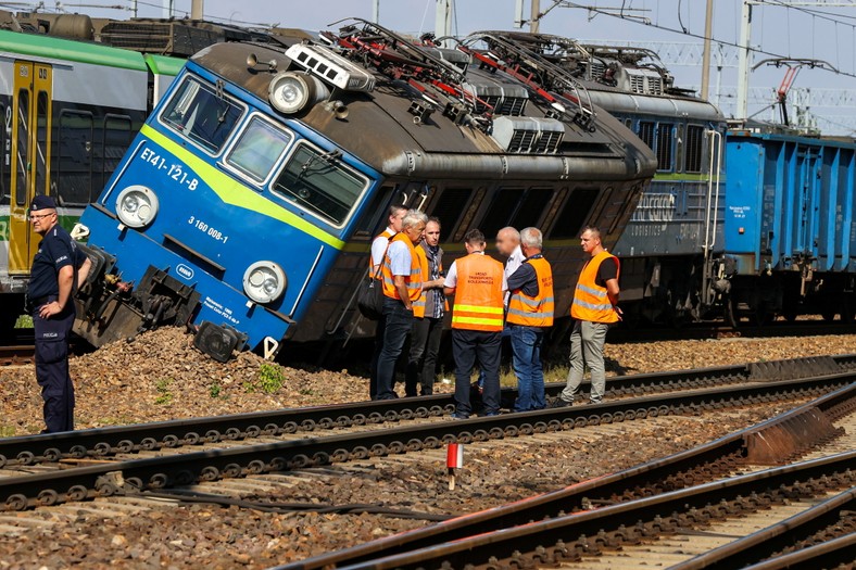 Miejsce zderzenia dwóch pociągów na linii kolejowej Warszawa-Łódź w Skierniewicach.