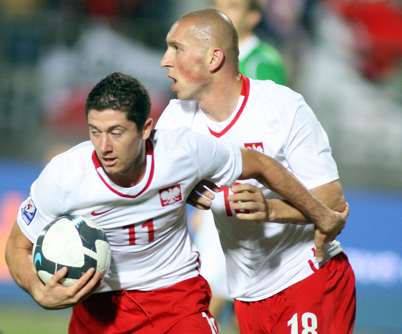 Robert Lewandowski (z lewej) i Mariusz Lewandowski w barwach reprezentacji Polski (2009.09.05)