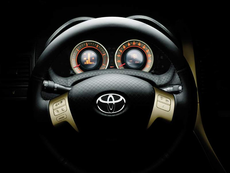 Paryż na żywo: Toyota Auris space