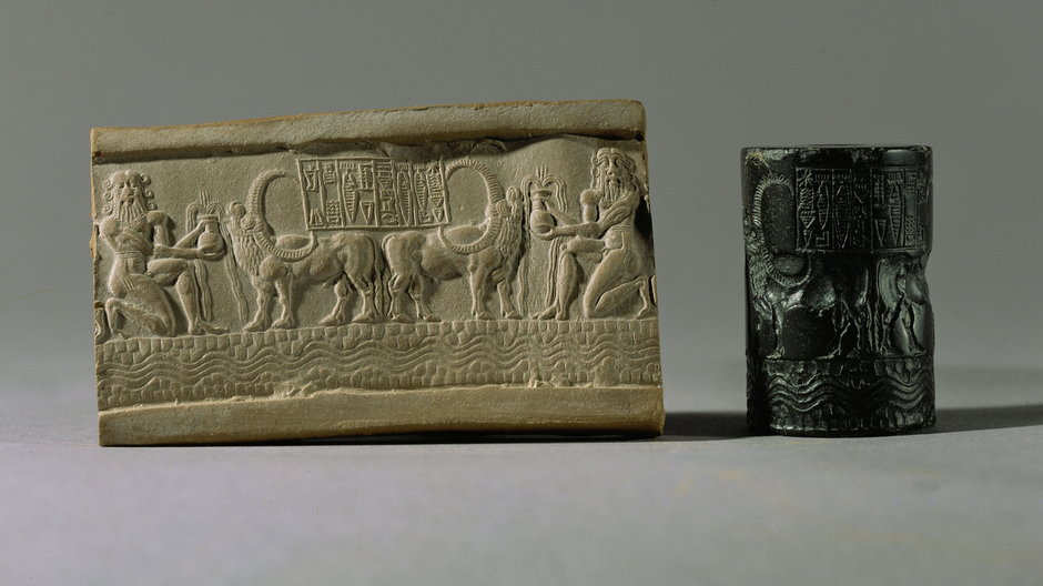 Pieczęć cylindryczna i jej odcisk, przedstawia pojenie bawołów, należała do Akadów, których imperium upadło w wyniku długotrwałej suszy, 3 tys. lat p.n.e.