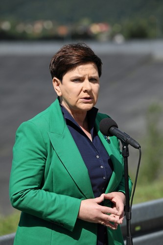 Premier Szydło na otwarciu zbiornika w Świnnej-Porębie