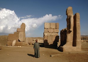 Kapija Šošenka III na mestu drevnog hrama u Tanisu, Egipat