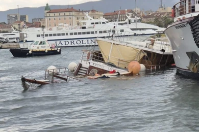 Dramat w Chorwacji po gwałtownej burzy. Zatonął statek turystyczny, Split pogrążył się w chaosie