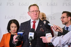 Afera z działką pod CPK. Telus pokazał fakturę na owocowe tubki od Dawtony