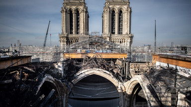 Przełomowy moment odbudowy katedry Notre Dame: oczyszczono wnętrze [ZDJĘCIA]