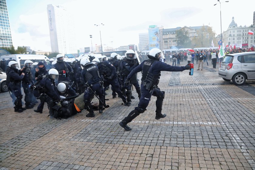 Protest na placu Defilad w Warszawie