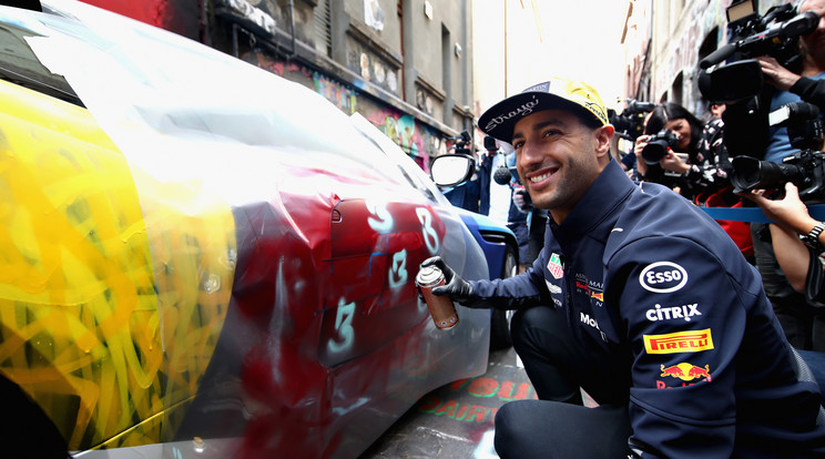 Ricciardo elárulta, már régóta szerette volna kipróbálni a graffitizést, igaz, nem gondolta, hogy autót pingál össze /Fotó: Europress/ Getty Images