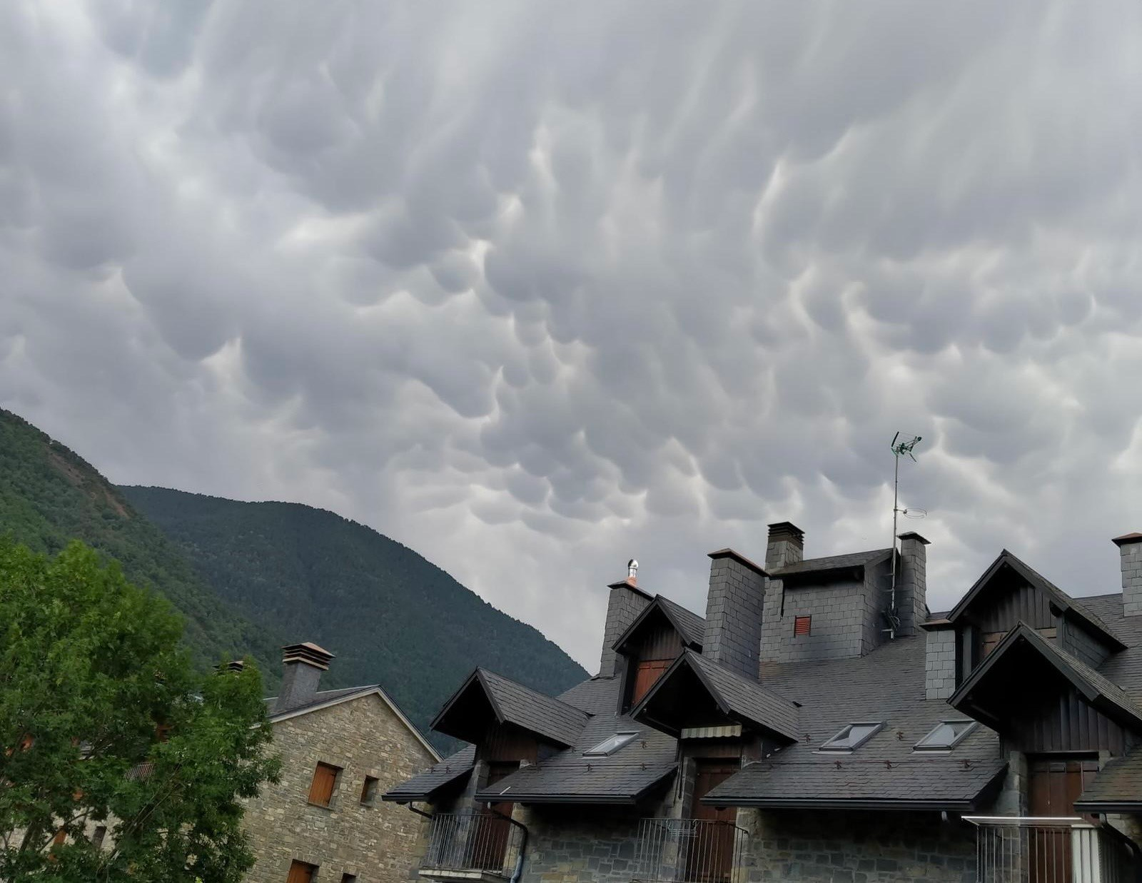 AEMET: 14 provincias en alerta por tormentas y calor