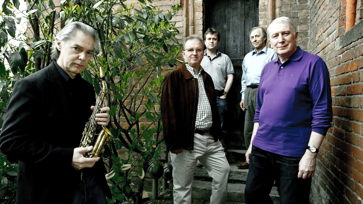 Jan Garbarek &amp; Hilliard Ensemble prezentują "Officium - ostatni koncert". Występy rozpoczną się 5 czerwca (Gdańsk), dzień później artyści odwiedzą Warszawę, a 7 czerwca zagrają we Wrocławiu. Wciąż można kupić bilety na koncerty.