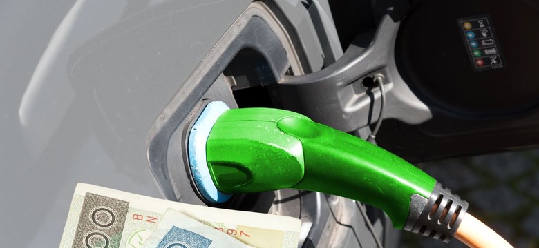 40 000 zł dopłaty do elektryka. Jak skorzystać z programu naszEauto?