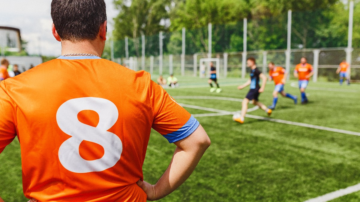 Un muncitor cu scleroză multiplă va primi 6.000 de euro lunar, 12 luni, după ce a fost concediat pentru că a jucat fotbal, deși era bolnav