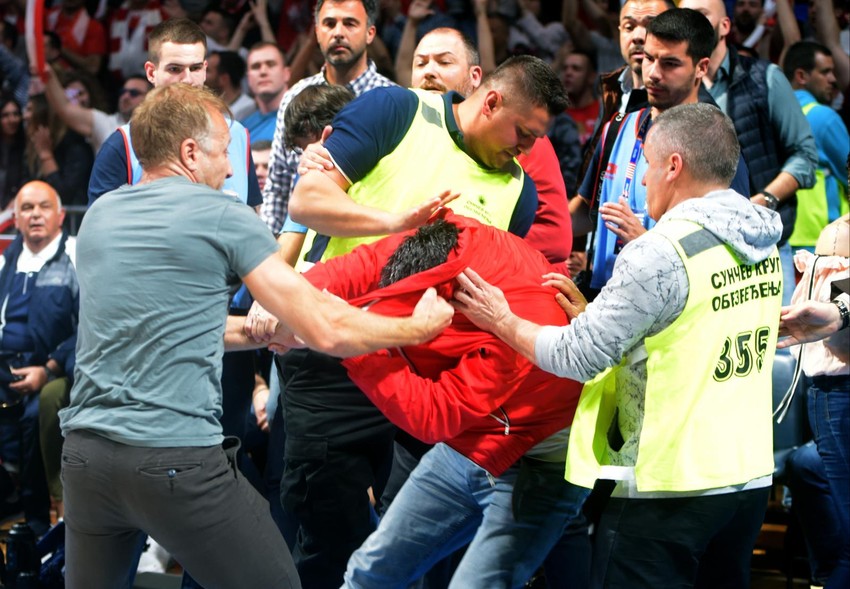 Incident u kojem je Milan Kalinić udarao Dalibora Krkovića dogodio se u aprilu 2019. godine pred derbi