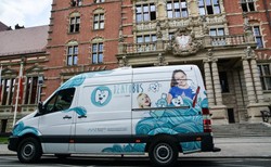 Dentysta przyjedzie Dentobusem i wyleczy. Za darmo