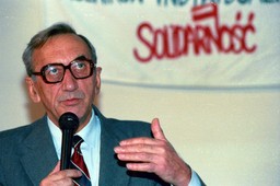 Kulisy powstania rządu Mazowieckiego: Lech Kaczyński podał herbatę, ja wyciągnąłem z teczki butelkę wyborowej