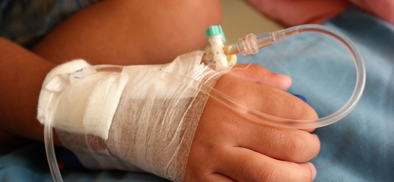 Salmonella w popularnym musie. Dziesiątki dzieci w szpitalu. Produkt był sprzedawany także w Polsce
