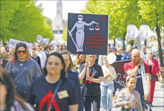 Sądy oddają dzieci z niepełnosprawnościami do zakładów. Instytucja lepsza niż rodzina?