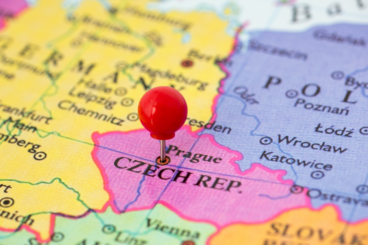Czechy państwo kraj mapa pinezka Praga / fot. Shutterstock