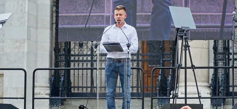 "Pojawił się znikąd" i... nagle zagroził Orbanowi