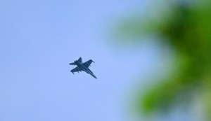 Lovac "Hornet" finskog vazduhoplovstva leti iznad Helsinkija, 15. maj 2026.